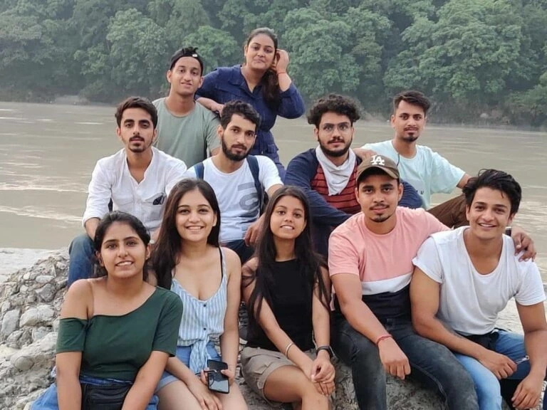 Group tour travel connection